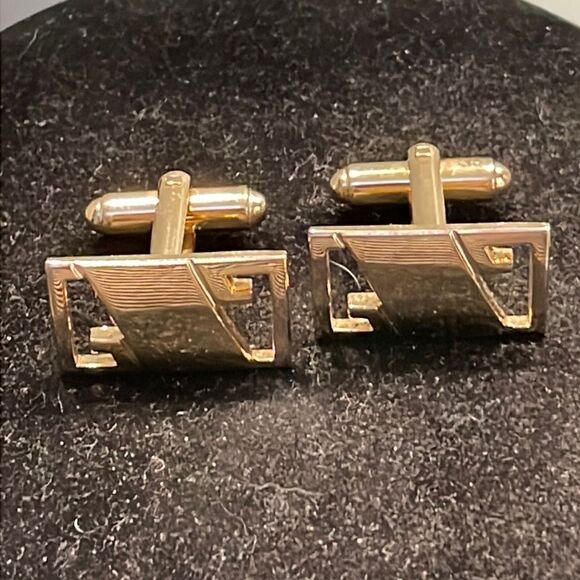 Vintage-1960s-Shields gold tone geometric space age bullet back cuff links - Picture 3 of 13